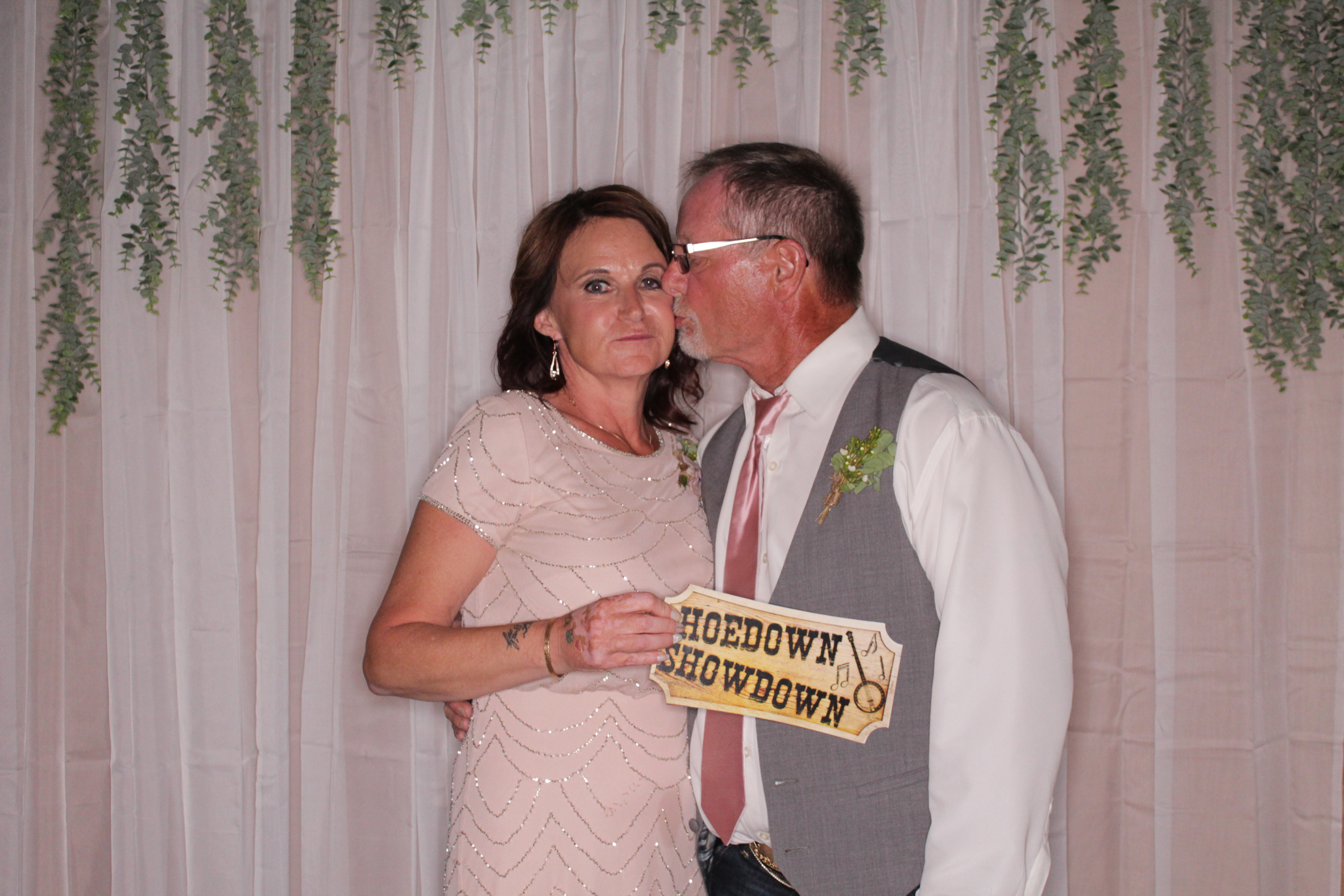 Carson and Harlie's Wedding | View more photos from the event at gallery.photoboothbillings.com/u/PhotoBoothBillings/Carson-and-Harlies-Wedding